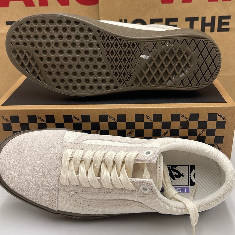 Vans Men’s Bmx Old Skool
Marshmallow/Gum
VN0005UZOVM Sneakers - Picture 3 of 16
